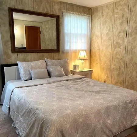Entire Home In Buffalo - 6 Guests 3 Bedroom 1 Bath - Convenient Location - 25Min To Niagara Falls Exterior photo