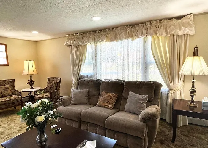 Entire Home In Buffalo - 6 Guests 3 Bedroom 1 Bath - Convenient Location - 25Min To Niagara Falls