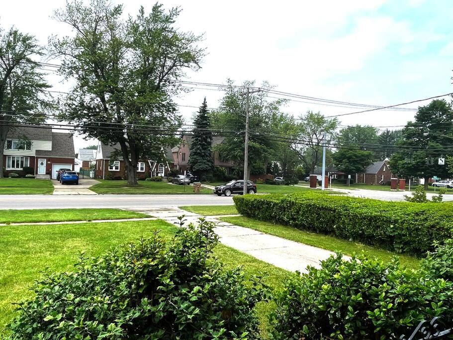 Holiday home Entire In - 6 Guests 3 Bedroom 1 Bath - Convenient Location - 25min To Niagara Falls Buffalo