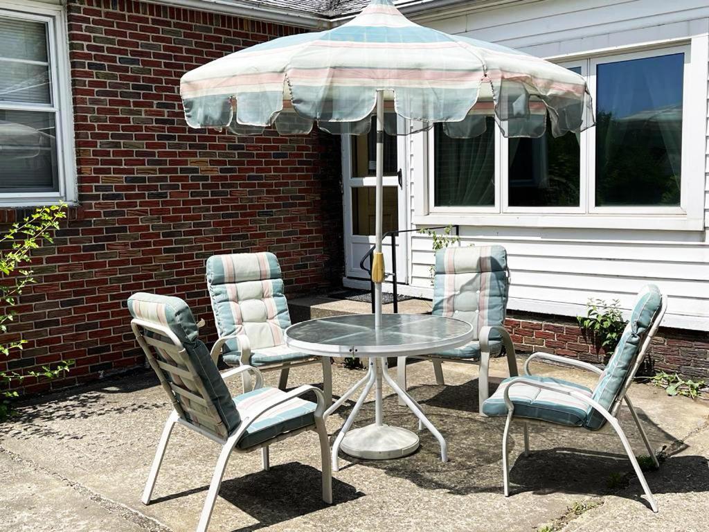 Entire In - 6 Guests 3 Bedroom 1 Bath - Convenient Location - 25min To Niagara Falls Hébergement de vacances Buffalo