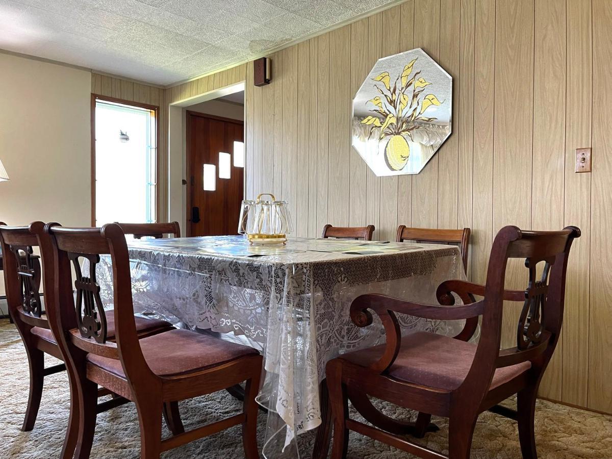 Entire In - 6 Guests 3 Bedroom 1 Bath - Convenient Location - 25min To Niagara Falls *