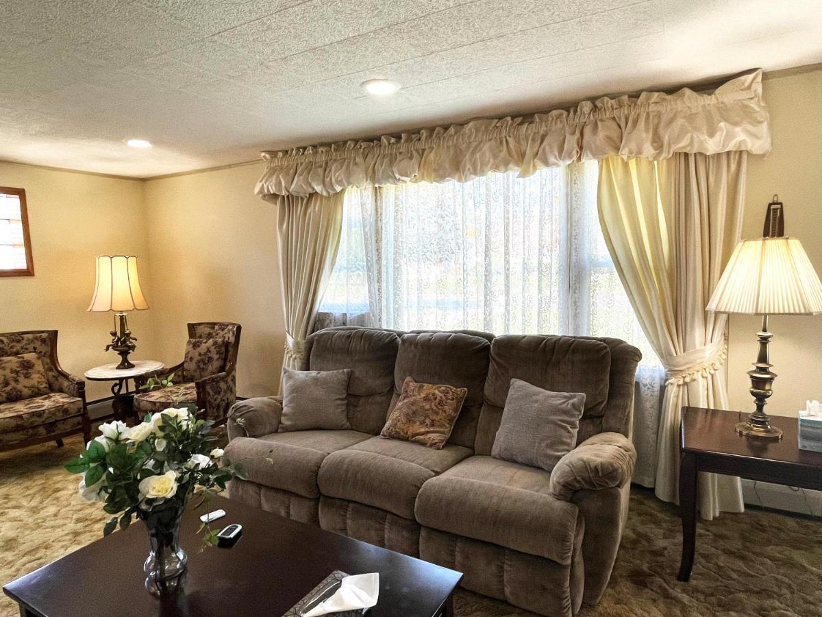 Hébergement de vacances Entire In - 6 Guests 3 Bedroom 1 Bath - Convenient Location - 25min To Niagara Falls *