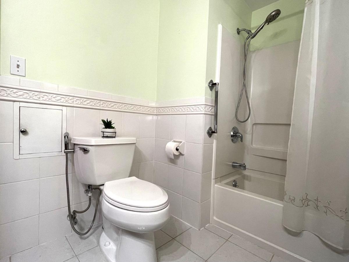 Hébergement de vacances Entire In - 6 Guests 3 Bedroom 1 Bath - Convenient Location - 25min To Niagara Falls *
