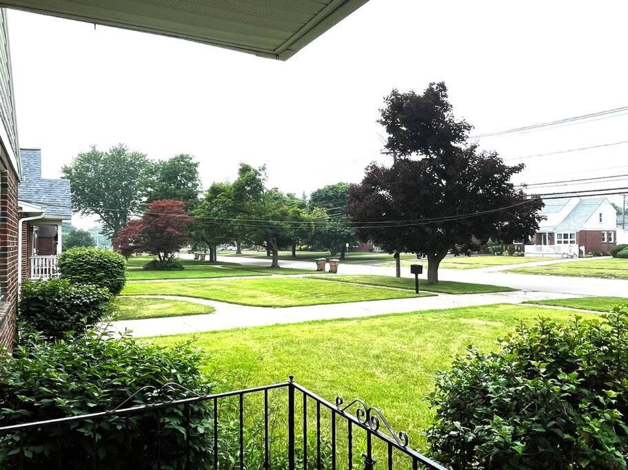 Entire In - 6 Guests 3 Bedroom 1 Bath - Convenient Location - 25min To Niagara Falls * Buffalo