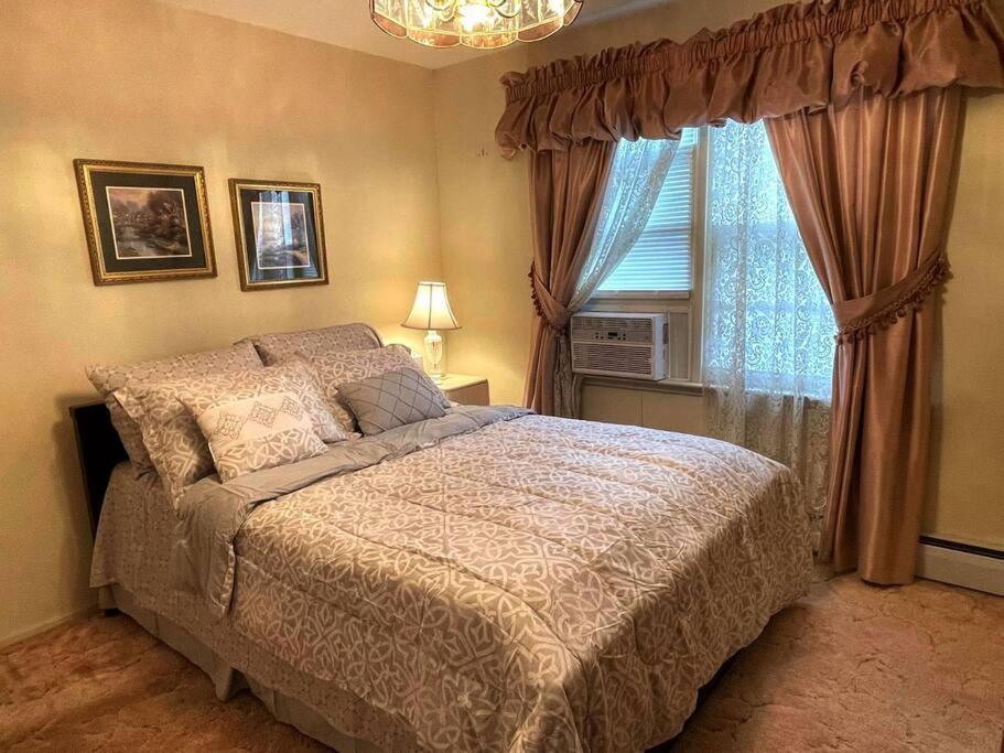 Entire In - 6 Guests 3 Bedroom 1 Bath - Convenient Location - 25min To Niagara Falls * Buffalo
